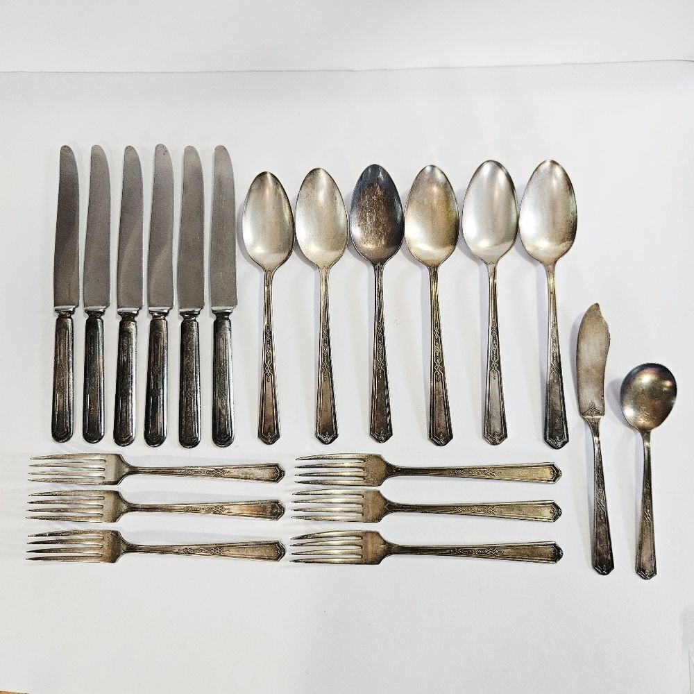 Antique Tudor Plate Oneida Mary Stuart Silver Plate Flatware Set 6 Service 20 Pc